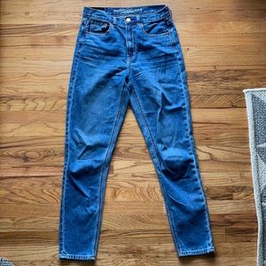 American Eagle High waisted Mom jeans size 2